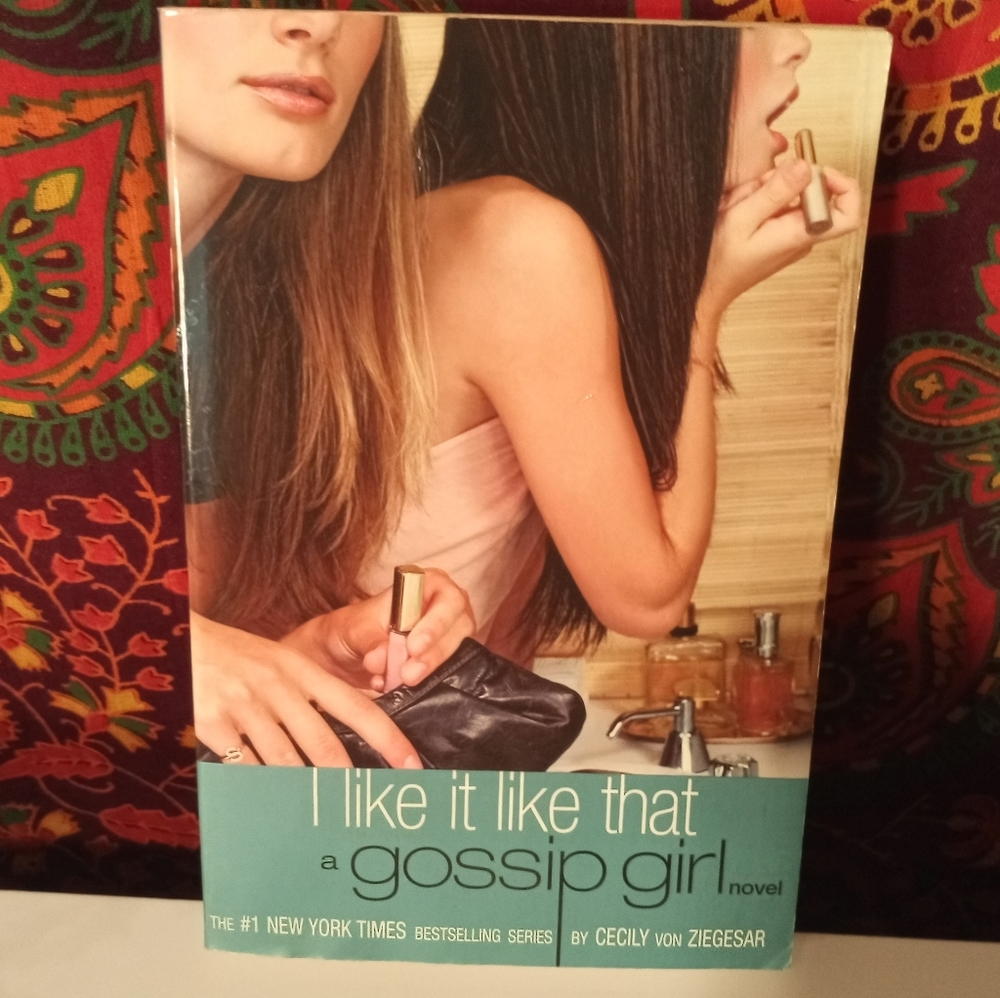 📚 3/$8 Sale Gossip Girl "I like it like that"